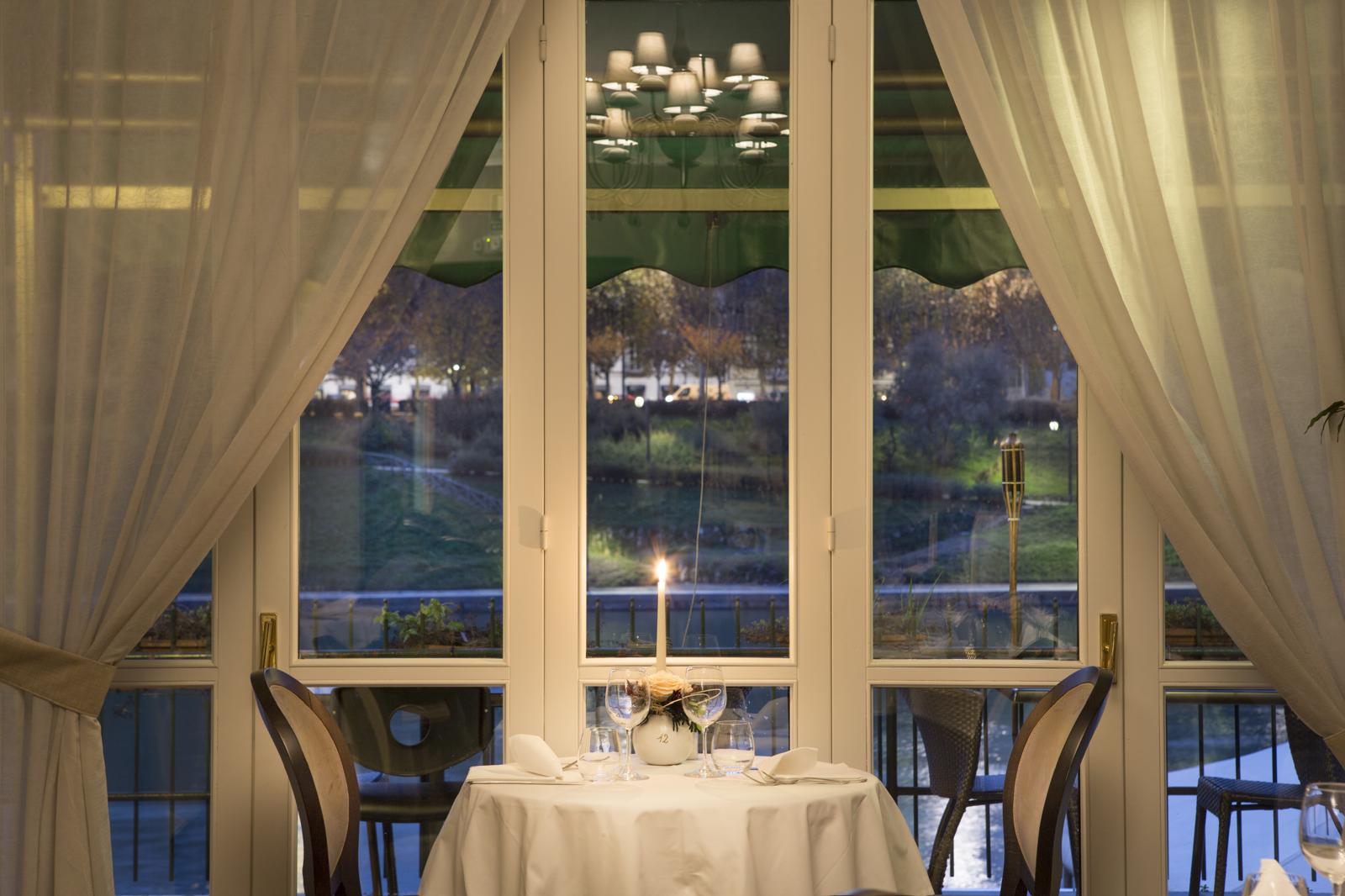 Dettagli della sala del ristorante.