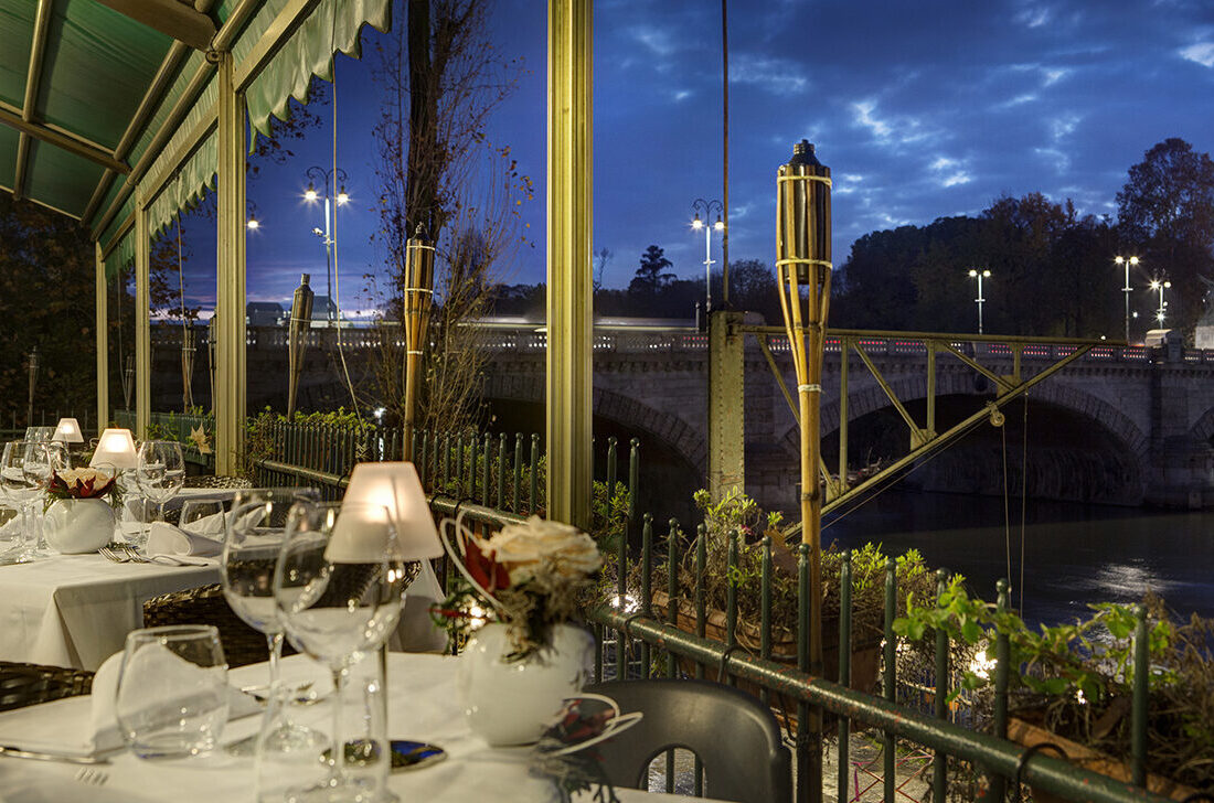 Terrazza notturna Ristorante Caprera 1883 – vista sul ponte di Torino